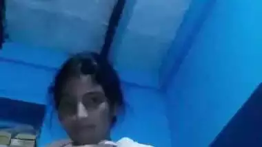 Desi nude Bihari girl shows her tight boobs to her lover