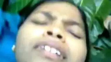 Desi Village Girl Fingering And Explore His Dress With His Boyfriend In Jan