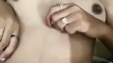 Young guy fucks his GF’s tight pussy in Tamil sex video