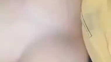 Today Exclusive- Desi Wife Boob Pressing By Hubby And Rub Her Dick In Boobs