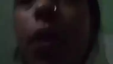 It is first XXX experience of shy Indian teen in recording sex clip