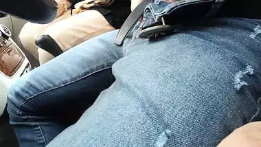 Mumbai lady enjoys outdoor sex by sucking a dick in car