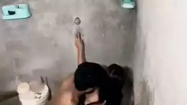 Indian sex MMS of a guy fucking his GF in the bathroom