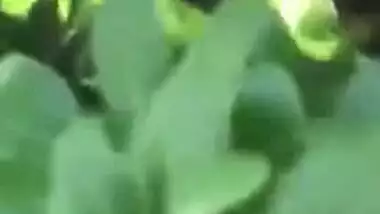 Outdoor Desi mms clip of teen in sari caught having sex with lover