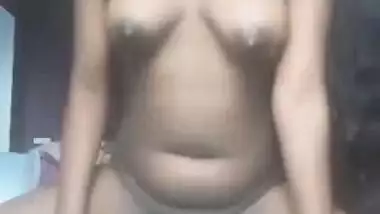 Indian performs her own sex show riding on XXX dildo in the nude