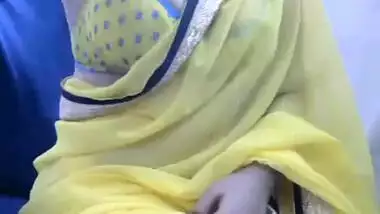 Desi webcam hottie receives money and flaunts big XXX melons for fans