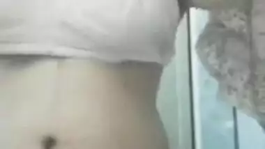 Pakistani Desi minx allows her saggy XXX girls to hang a bit at home