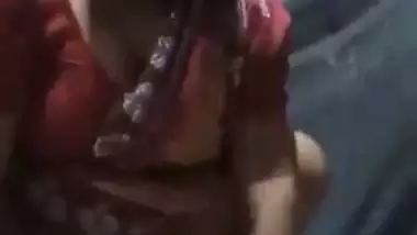 Bangla sex video of a poor aunty bouncing on a plastic bottle