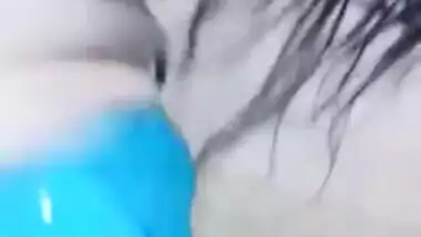 Horny guy makes Desi girl understand that he is keen to have chudai