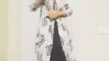 Indian babe is always prepared to satisfy lecherous fans with XXX dance