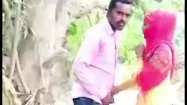 Outdoor Desi mms video of lovers caught having affair in the forest