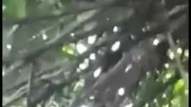 leak Desi mms! Lovely Bihar college girl sucking her bf cock in jungle