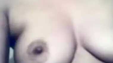 Desi paki Umra jan Selfie for u-first time in bath room