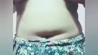 Desi girl's XXX melons are so sexy that she can't stop bragging about them