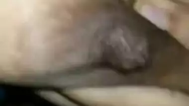 Nude Indian minx fingers XXX peach while recording sex selfie in bath