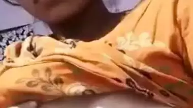 Slim Indian girl shows on cam her perky boobs and trimmed XXX twat