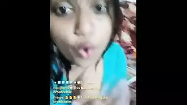 Desi babe makes her XXX hooters with dark nipples public in sex broadcast