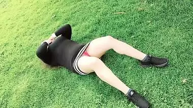 Puta Exhibicionista Me Lleva Al Parque Para Que Grabe Ensenando Sus Tangas Y Su Concha Par1