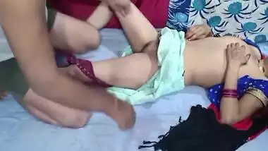 Desi Bhabhi And Desi Aunty - Amma Ki Saree Utar Kar Zabardast Gaand Chodi