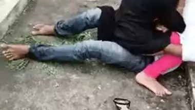 XXX voyeur finds Desi lovers fucking in the fresh air in MMS video