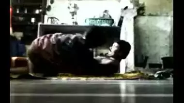 Desi village bhabhi have hardcore sex on the kitchen floor