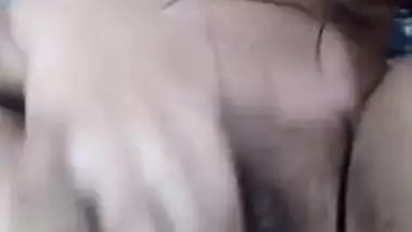 Desi webcam hottie plays with her XXX twat till she gets off online