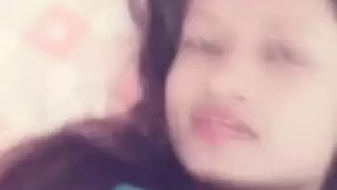 Married Indian girl with sexy face acts as XXX model while hubby isn't home