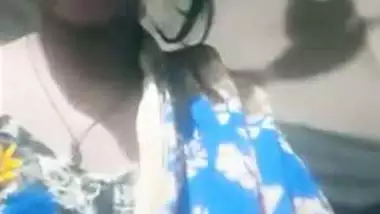 Horny Bengali MILF spontaneously performs XXX striptease for Desi boys