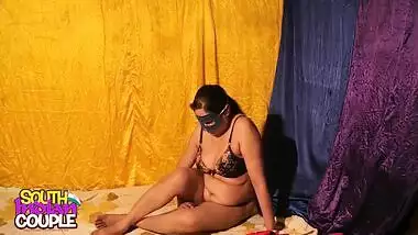 Good-looking Desi woman with nice XXX assets obediently waits for hubby