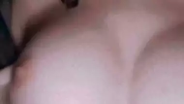 Famous Instagram influencer boob show viral clip