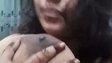 Indian lesbian BBW exposing huge boobs in selfie