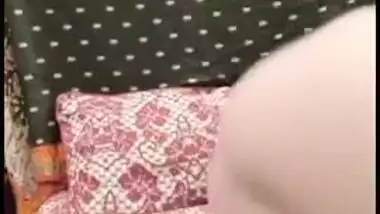 Naked Desi whore in hijab sticks a pencil deep into her XXX ass