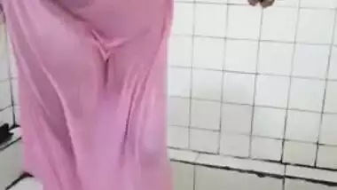 Fat Desi mom doesn't get totally naked washing body in shower sex clip