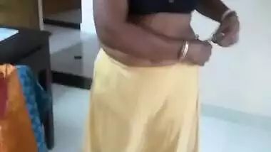 Today Exclusive- Desi Mallu Maid Showing Her Boobs And Pussy Shows To House Owner Part 2