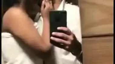 Desi mms clip of Indian lovers caught making out after relax in bath