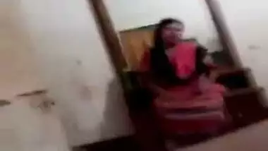 desi bhabi suck devar's dick & check anyone come or not.