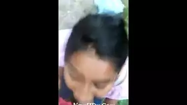 Desi sex video of a teen girl having outdoor fun with her horny lover