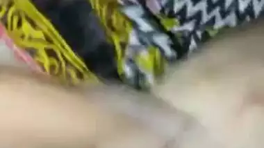 Amateur chudai video of Indian couple trying to have XXX fun in dark