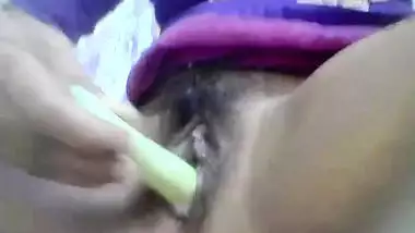 Indian girl makes her XXX pussy public and masturbates it with sex veggie