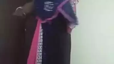 Man behind camera films sex video of Desi mom who puts the sari on