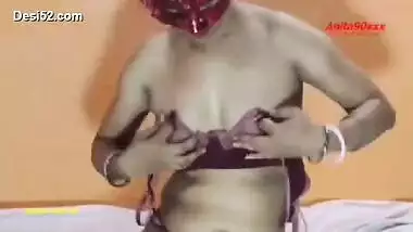 Hot sexy video Mae apni sagi bahan ko muka dekh kar desi land farfra udha chodney ke liye bahan ko taear ker chudai kar dali