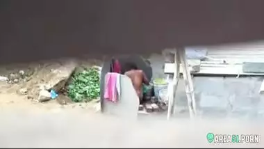 Neighbor on a era caught aunt taking a bath on the outdoor naked