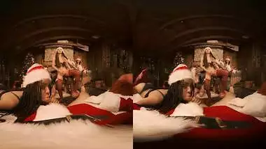 VRBangers.com-Abella Danger And Her 7 Sexy Elves Christmas Orgy VR Porn
