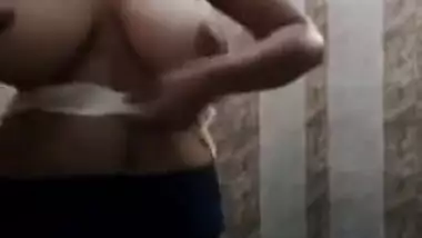 Desi girl satisfies BF's sex dreams by recording XXX relax in shower