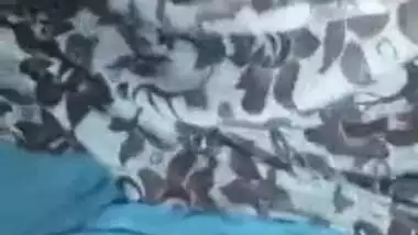 Lustful Desi bitch has oral XXX sex in car with man making MMS video