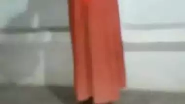 Indian Hot Deshi Bhabhi Sadi Utarkar Apni Tight Chut Aur Bade Nipple Dikhaye