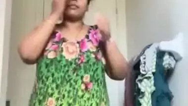 Hot Indian aunty takes green sari off and bares her fat saggy body