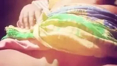 Chunky village MILF plays with her Desi pussy in amateur XXX porn