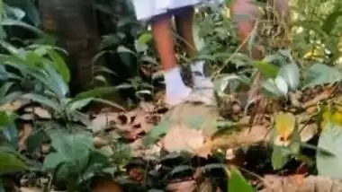 Guy enjoys GF’s pussy under a tree in Indian outdoor sex