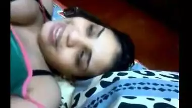 Tamil xvideos of horny bhabhi playing with her body while having sex chat